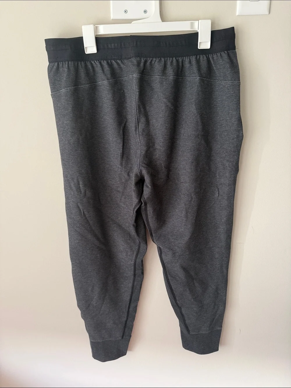 Nike Men's Dark Gray Athletic Jogger Pants